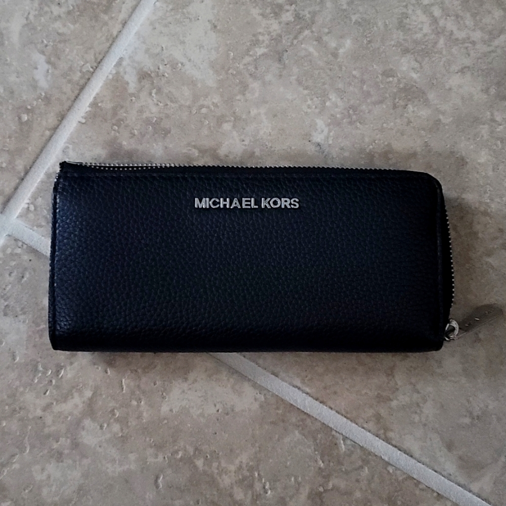 Michael Kors Jet Set Travel Wallet